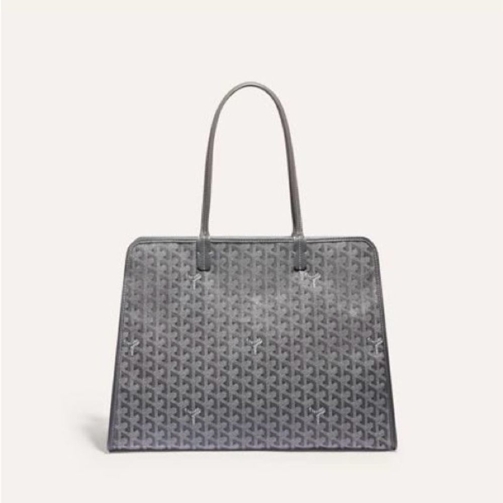 Like new Goyard Hardy in Grey color.